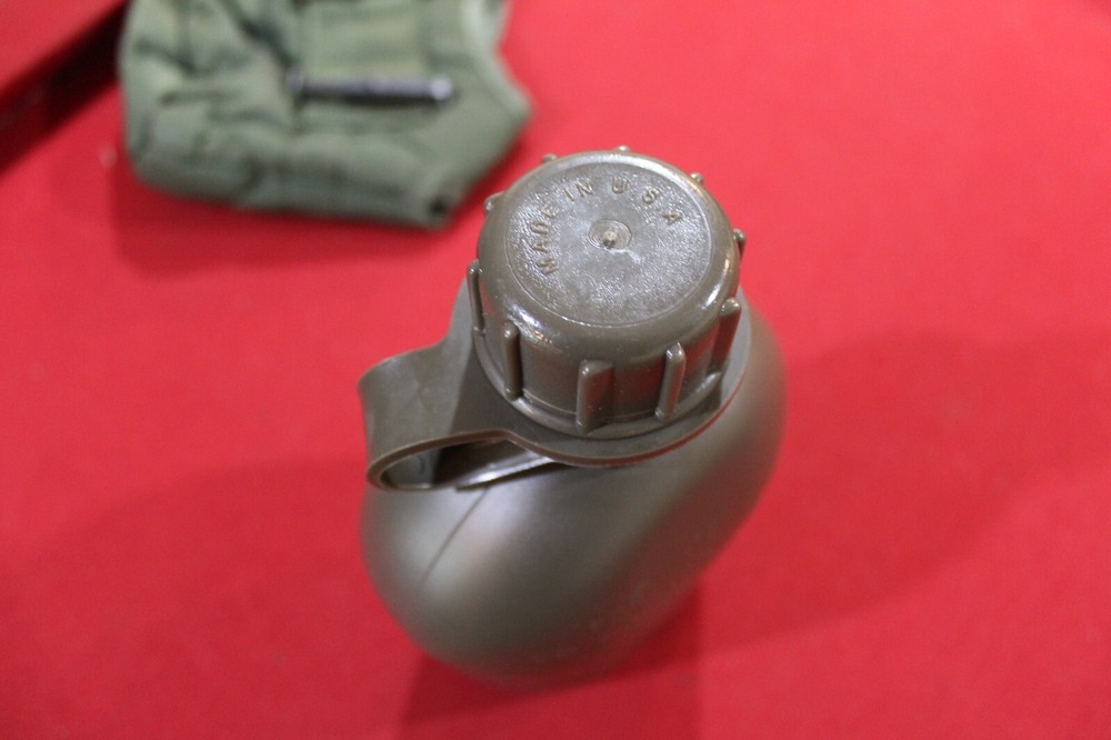 MILITARY SURPLUS PLASTIC WATER CANTEEN NEW OLD STOCK