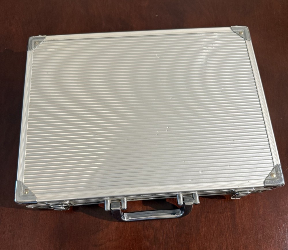 Golf Practice Putting Set in Metal Briefcase