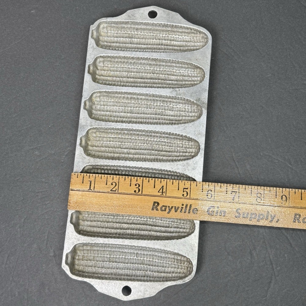 ST LOUIS CORNBREAD PAN Leiter Products Crispy Corn Stick Pan Cornbread Aluminum