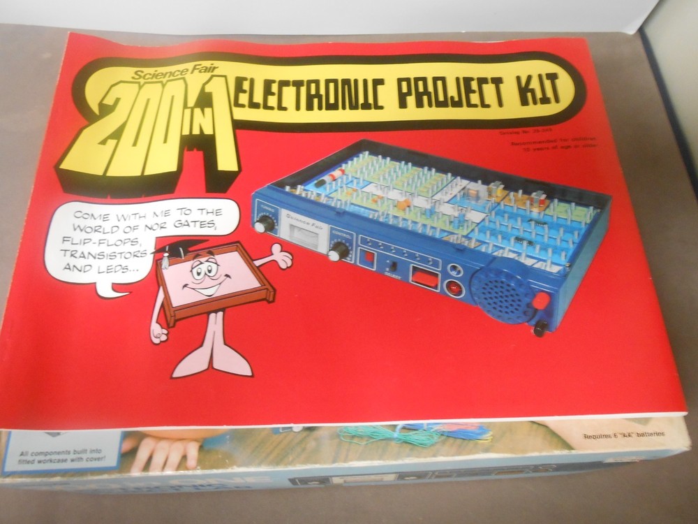 Vintage Science Fair 200 in One Electronic Project Lab - Untested please read
