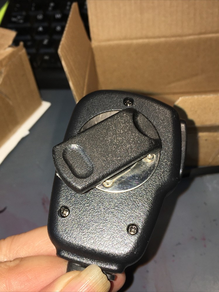 Hand Shoulder Speaker Mic. 👀 GR8 BUY.