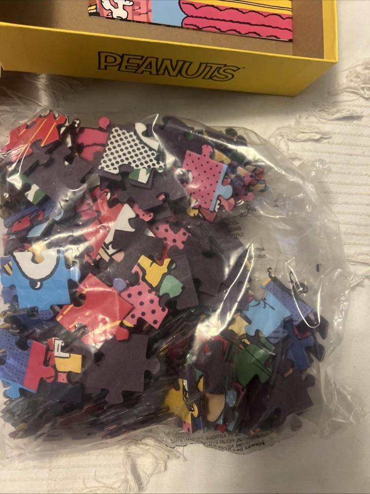 New PEANUTS 300 piece Puzzle