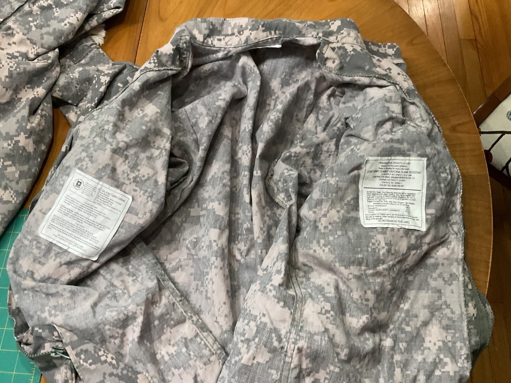 Army Combat Uniform ACU Coat Medium regular Flame Resistant FR UCP Digital Camo