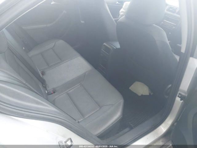 Fuse Box Engine Compartment Fits 12-22 PASSAT 4714784