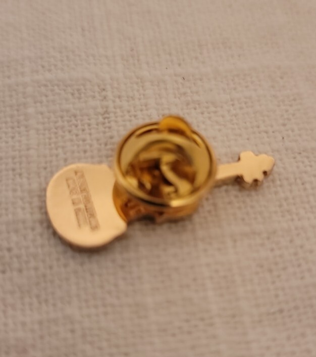 VIOLIN PIN- PINBACK