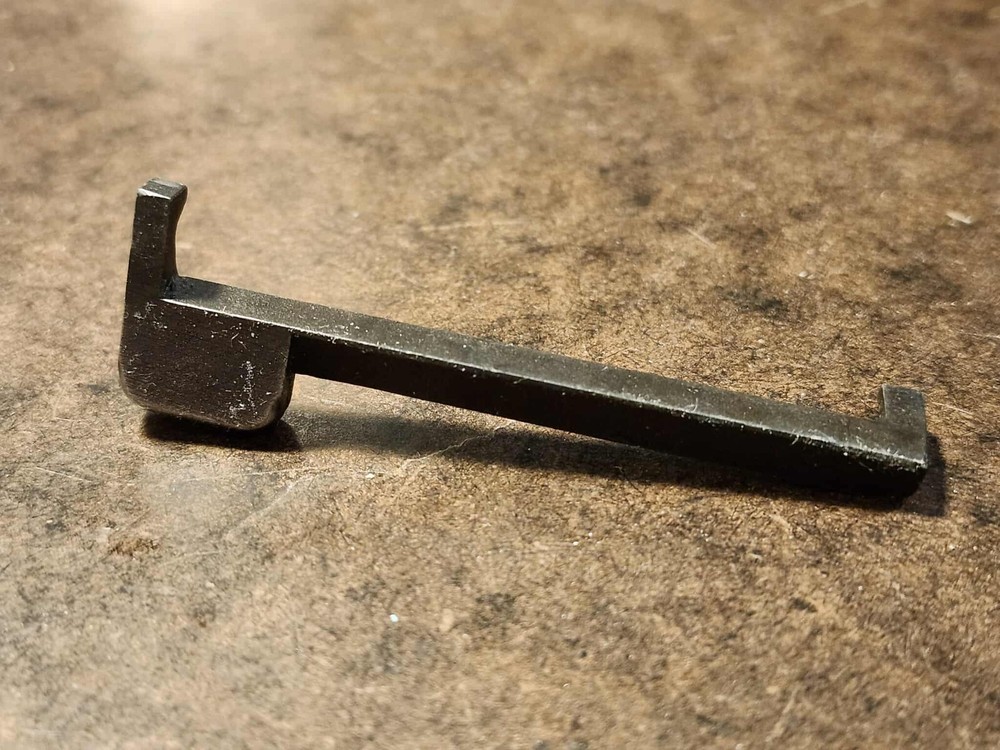 US M1 Garand Clip Latch & Spring, Original (DH225)