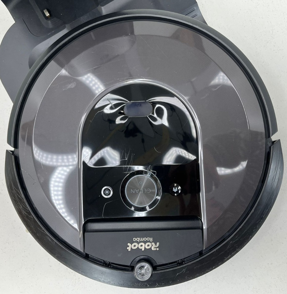 iRobot Roomba i7+ Robot Vacuum with Self-Emptying Base- Pre-Owned