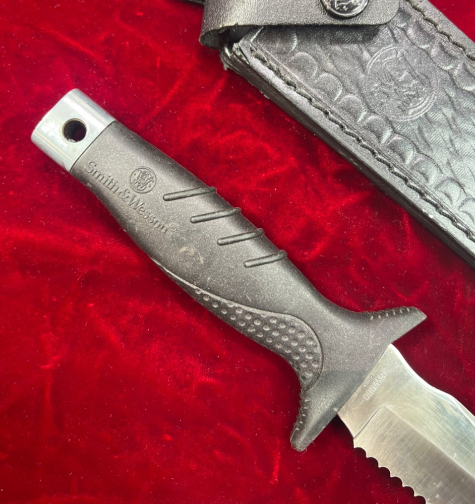 Smith & Wesson S&W SW960 Fixed Blade Dagger Knife with Sheath