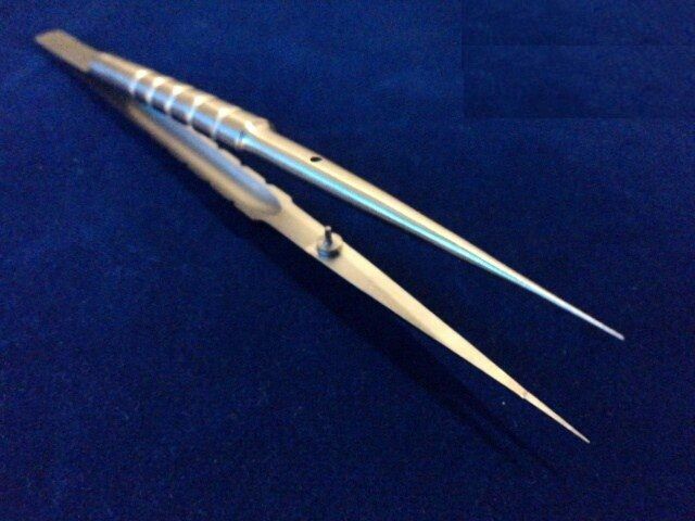 O.R GRADE FINE POINT SUTURE TYING PLATFORM FORCEPS 7"