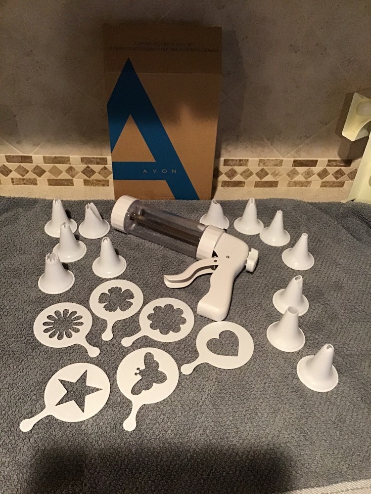 Cupcake Decorator Tool Set  19 Piece Set By Avon