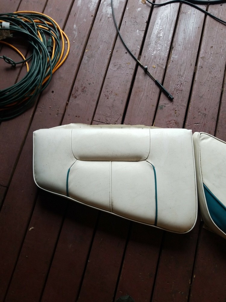 Z7 1992 Crownline 182 front seats