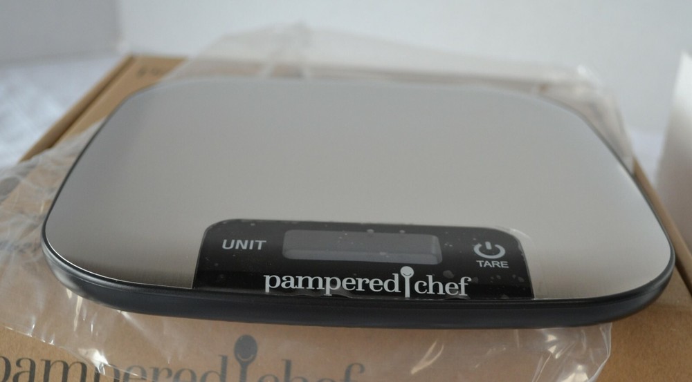 Pampered Chef ~NEW~ DIGITAL KITCHEN SCALE -Precise Measuring Makes Better Baking