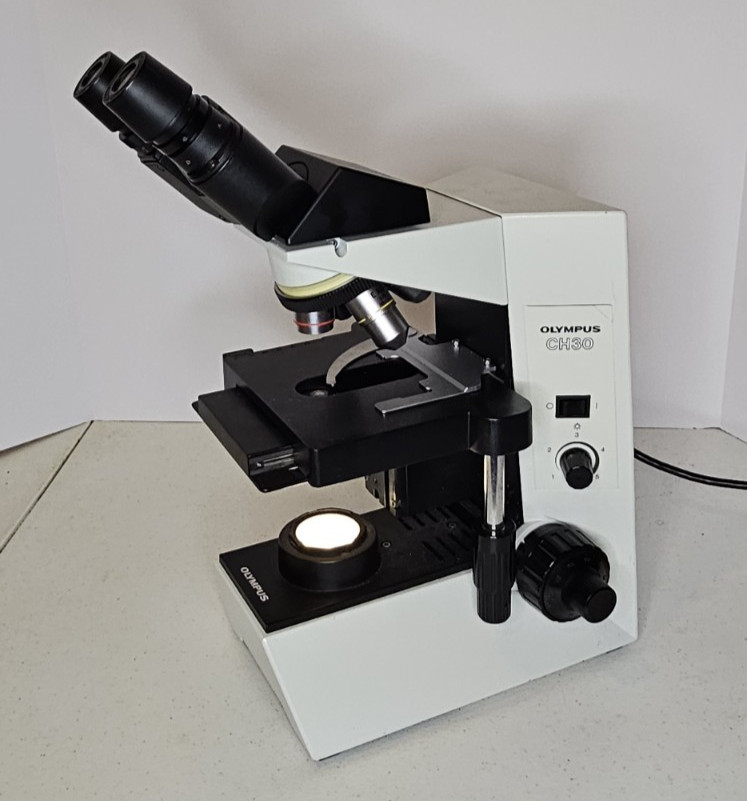Olympus CH30RF100 Binocular Microscope w/Objectives 4x 10x 40x 100x