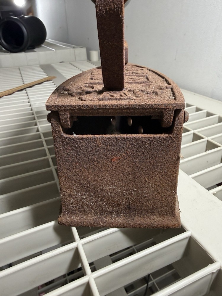 Antique Cast-Iron Charcoal Iron ￼