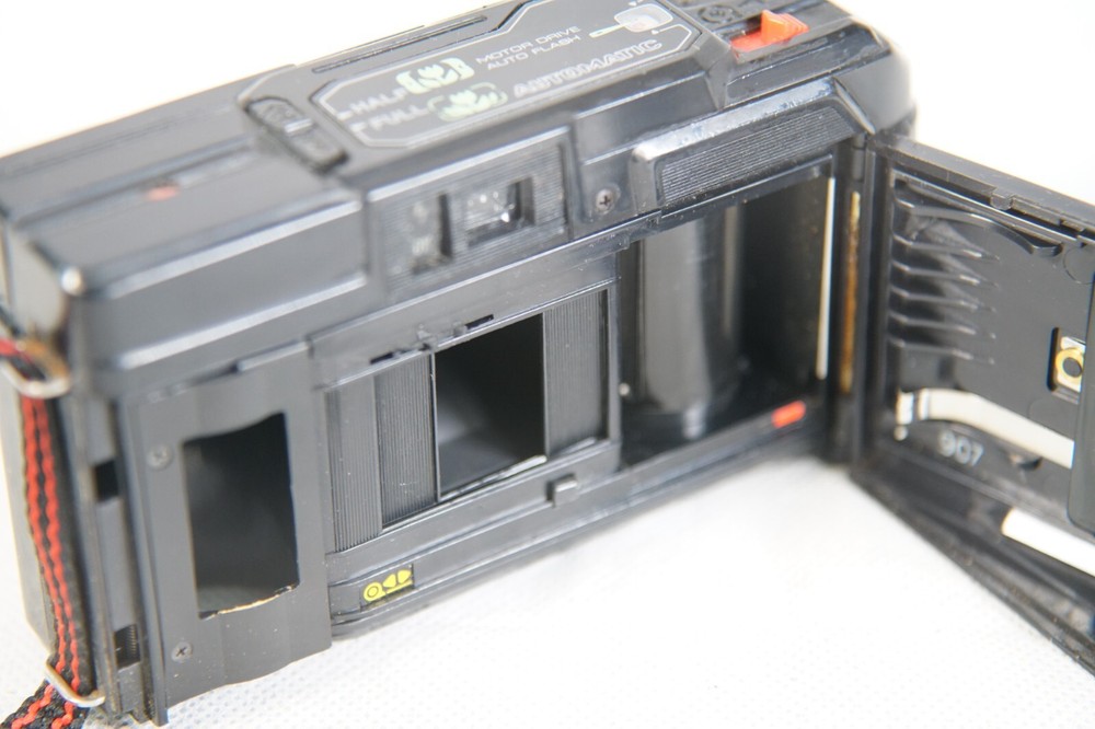 Argus Automatic Point & Shoot Compact Camera Flash 35mm Film Black Case
