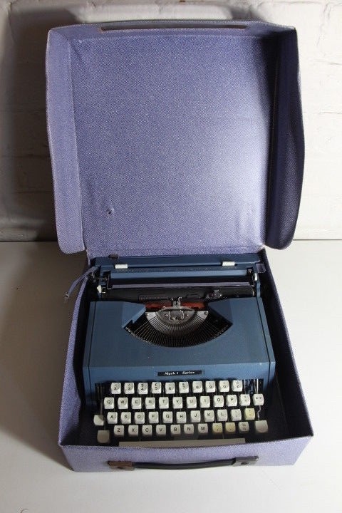 Mark 1 Series Typewriter ~ Blue ~ Case ~ Great Condition!