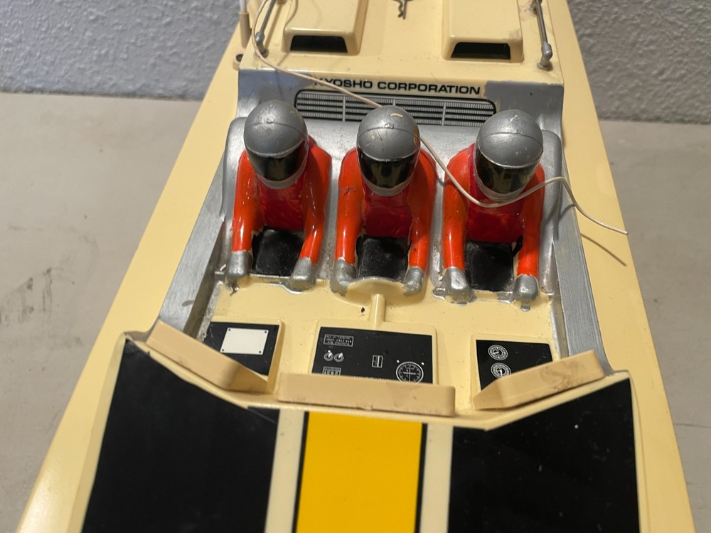 Kyosho Jet Stream 800 Remote Control Speed Boat w/Motor