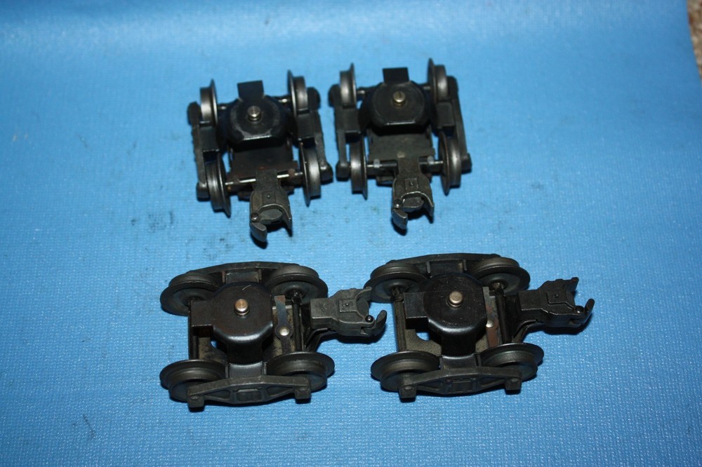 Lionel – POSTWAR STAPLE END TRUCKS 2 PAIR EX condition