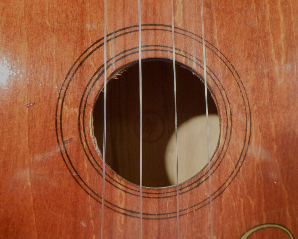 THE HAWAIIAN UKULELE SOPRANO NICE CONDITION!