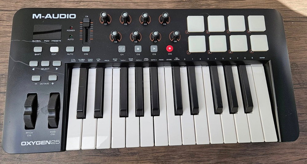 M-Audio Oxygen 25 Keyboard Controller (NO POWER ADAPTER) R2