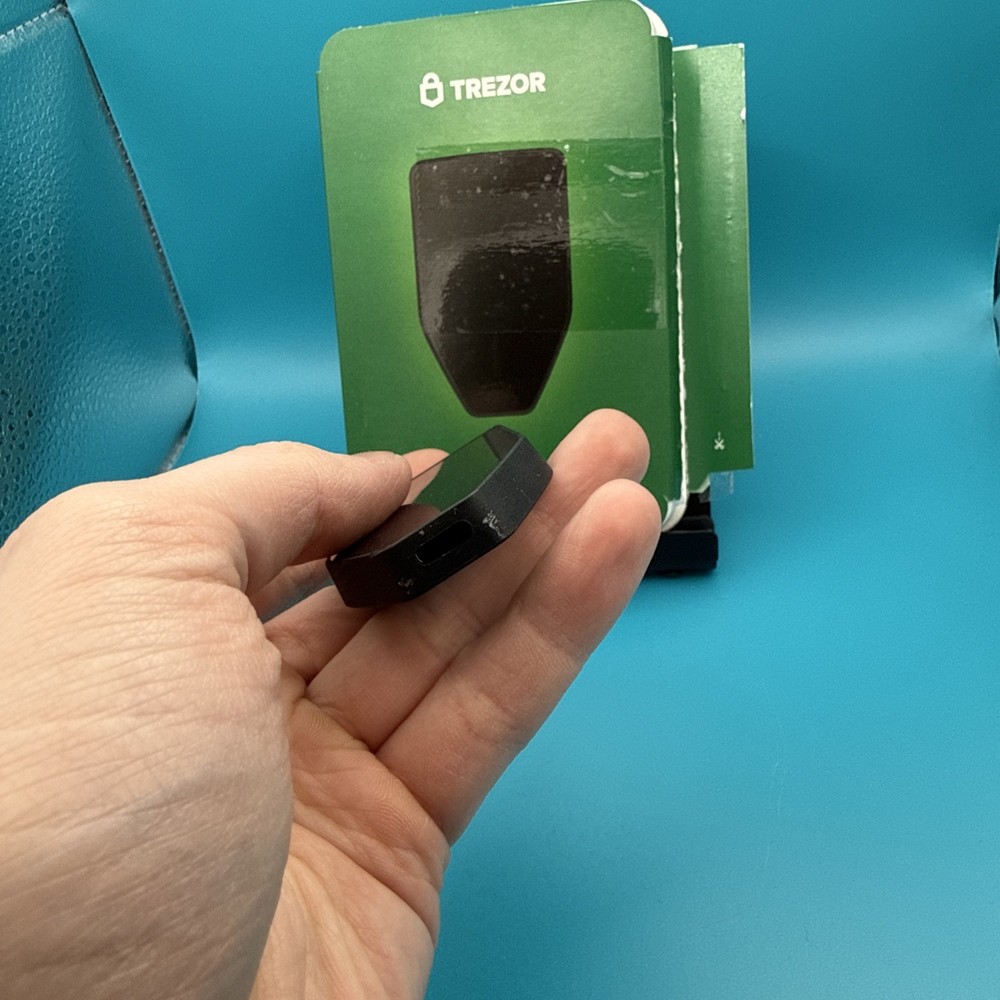 Trezor Safe 5 - Crypto Hardware Wallet with Secure Element & Passphrase