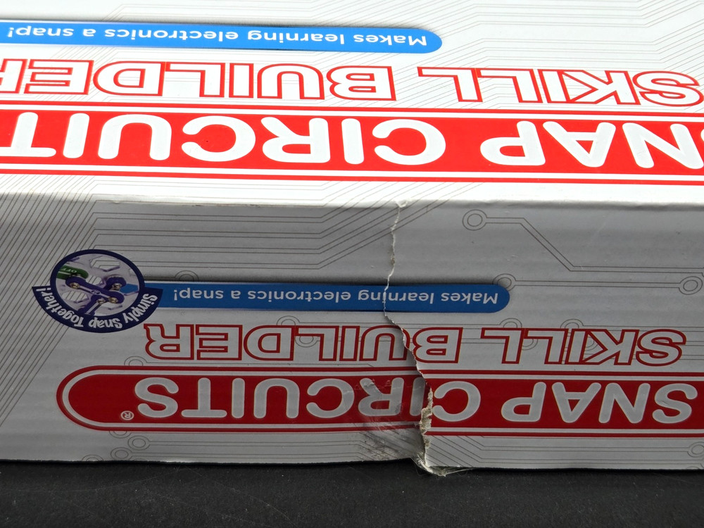 SNAP CIRCUITS Skill Builder 125 Projects Parts New Open Box Distressed Package