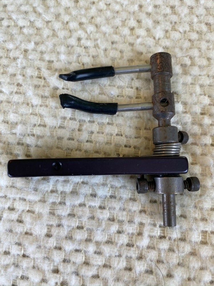 Dual Prong Flipper Rest