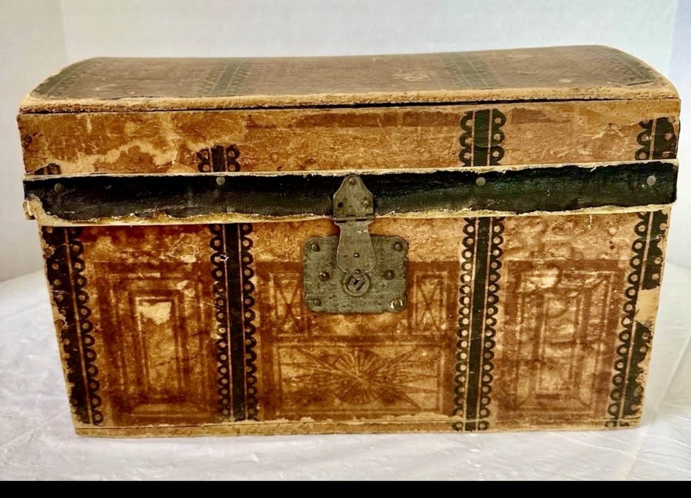 Vintage/Antique Doll Trunk