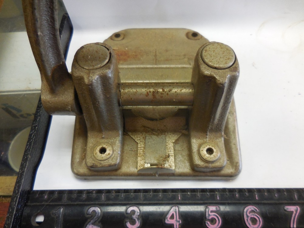 Vtg Master Products MFG 2 Hole Punch