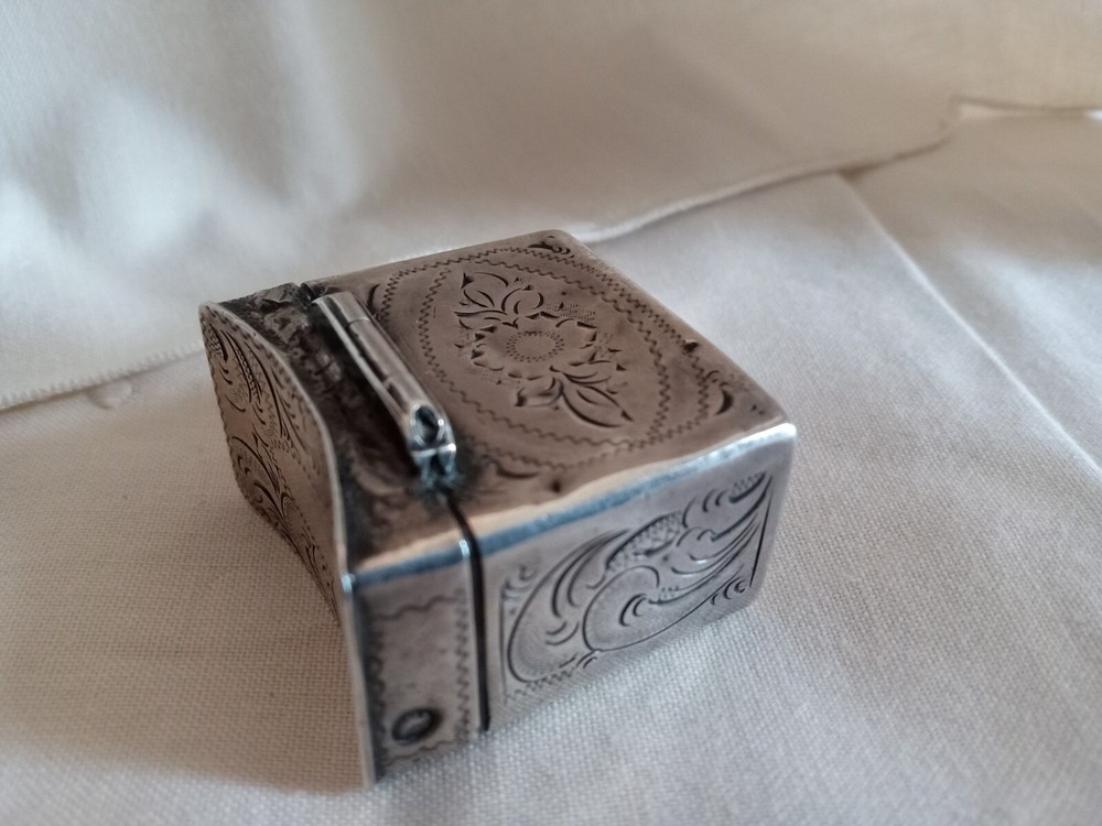 Small Antique Dutch .835 Silver Peppermint Box , Hatbox Form