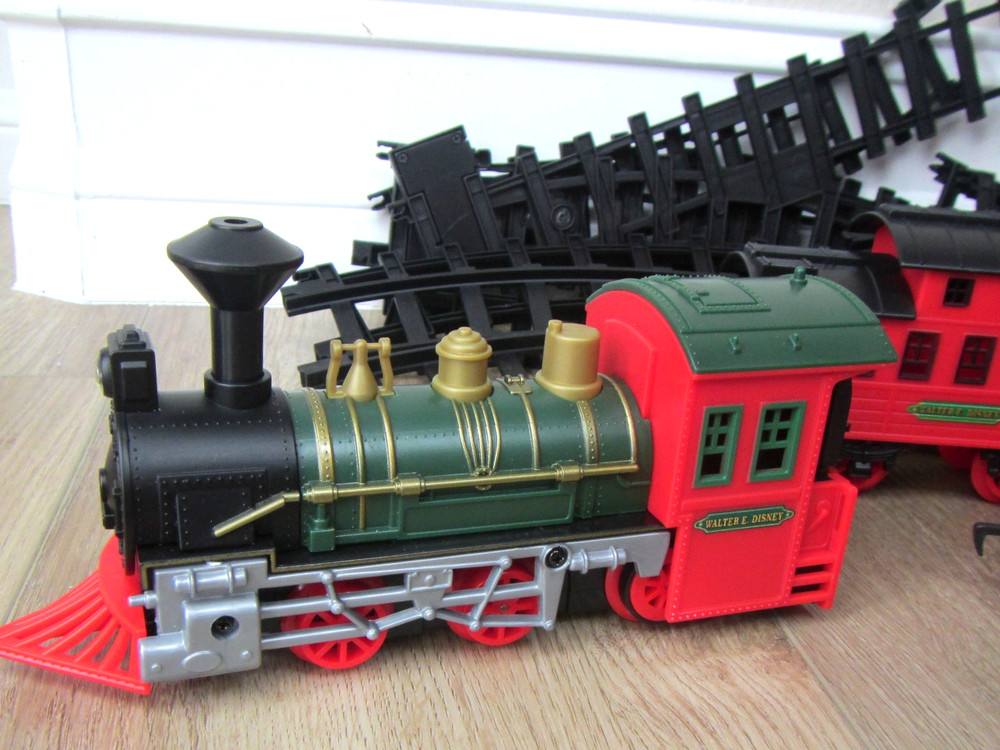 5 PIECE WALTER E DISNEY VINTAGE TRAIN SET ENGINE TROLLY COAL FAB 5 WORKS LIGHTS