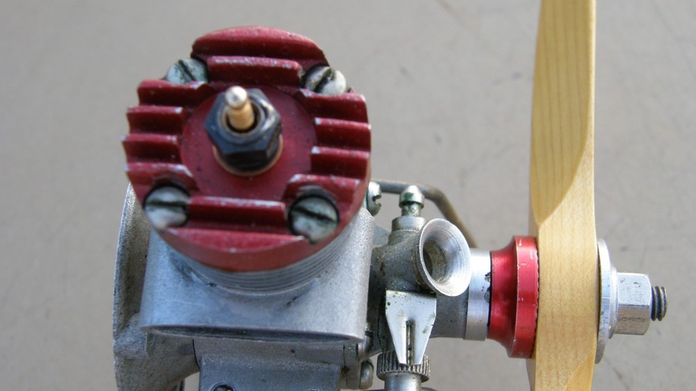ENYA 19 TYPHOON RED HEAD # 4002 Gas/Nitro Glow Engine Control Line Combat Models
