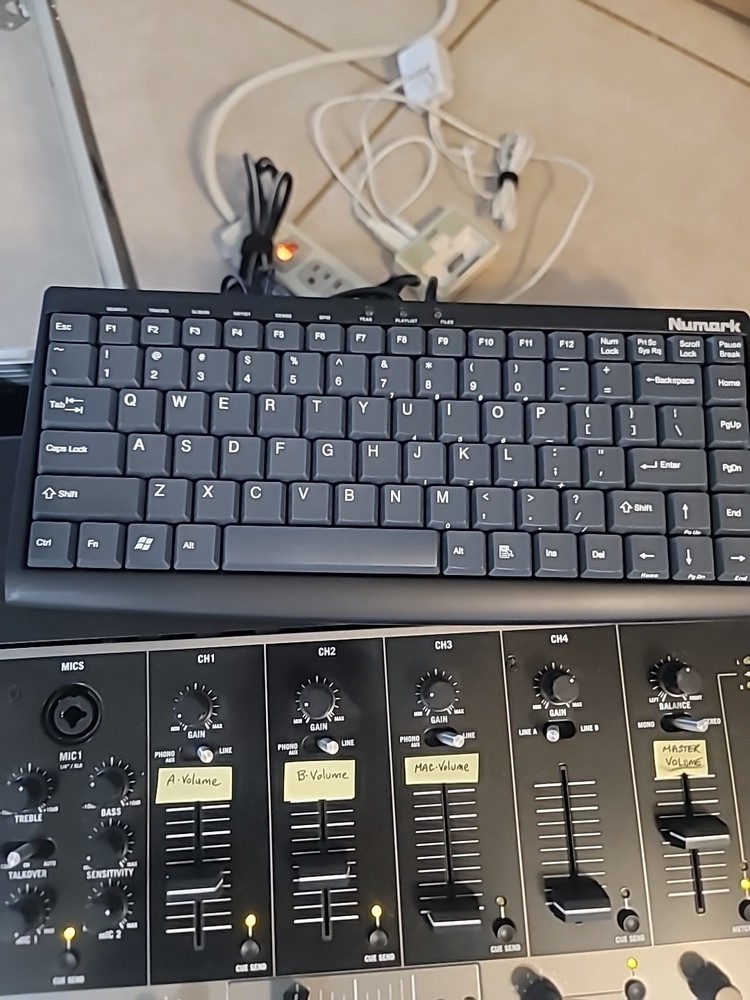 Vintage Numark Professional Dj Mixer C2-DMC 2 Software controller Pro-Case