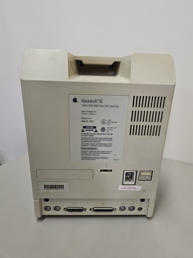 Vintage Apple Macintosh SE M5011 All-in-One Computer – Powers On