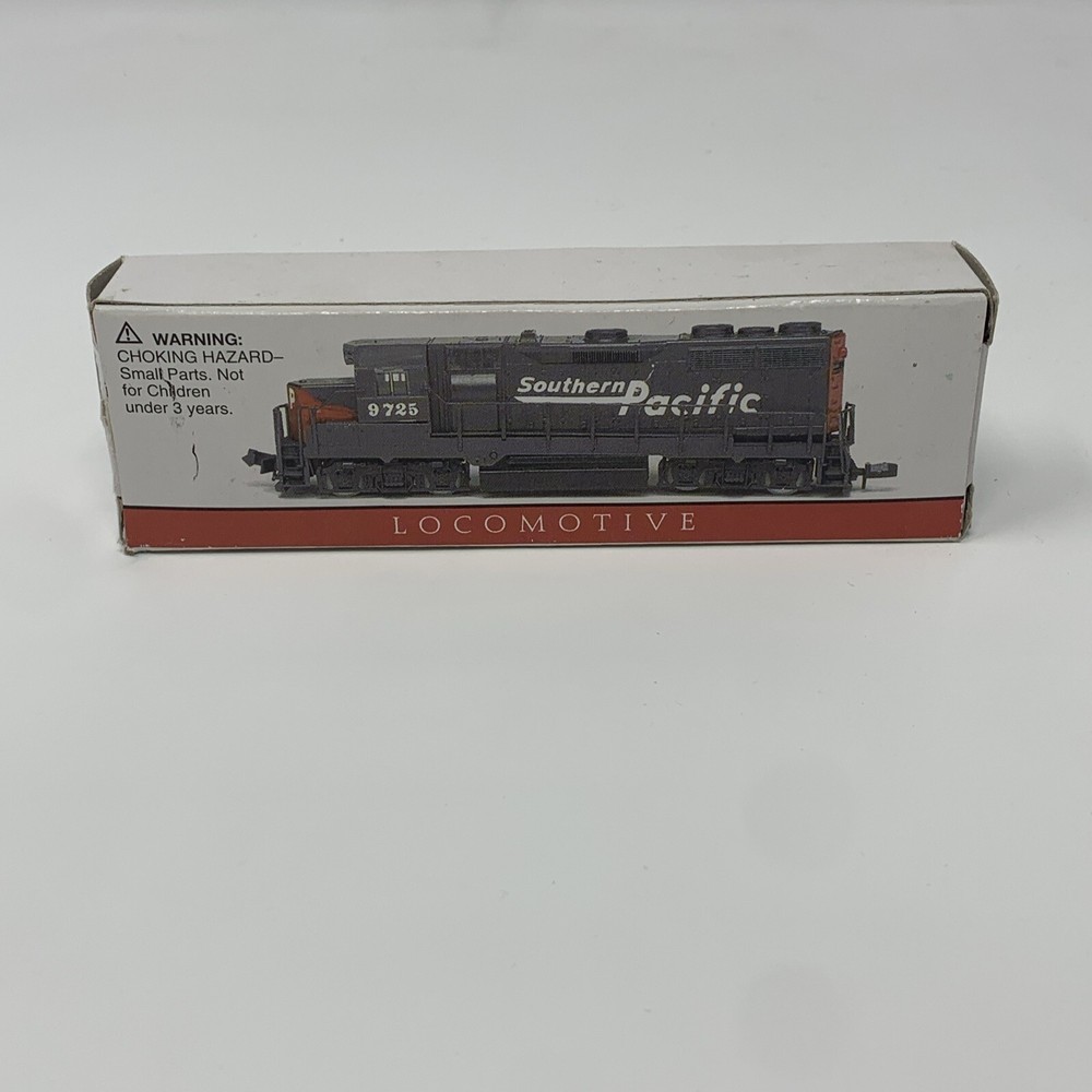 Southern Pacific Locomotive # 9725 Model Train - Open Box