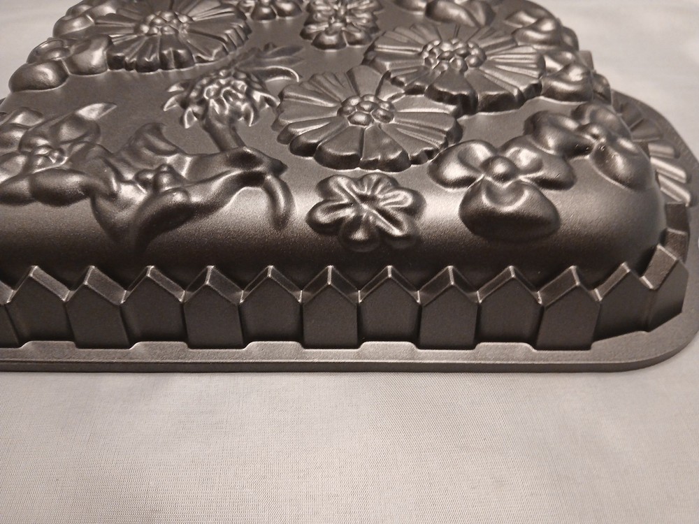 Nordich Ware 9"×14" Wildflower Cake Pan