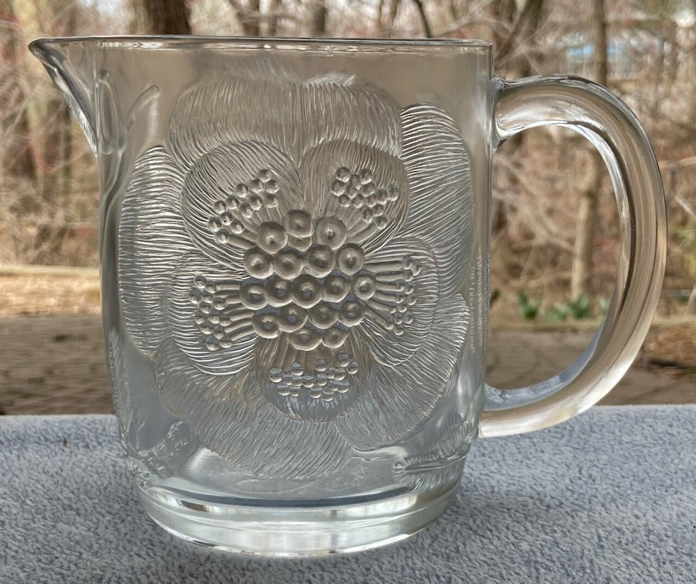 Arcoroc Glass Fleur Flower Petals Serving Pitcher