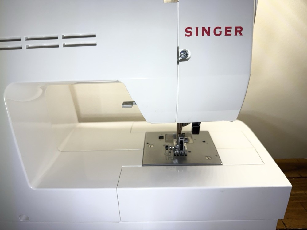 SINGER QUANTUM 9920 Sewing Machine Untested