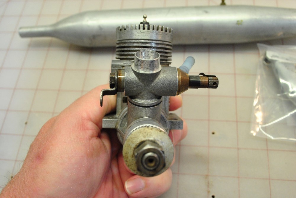 Rossi R40 Nitro Engine w/ tunned pipe. Nice!