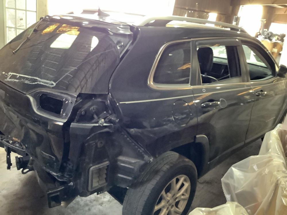 CHEROKEE 2018 Glove Box 4715365