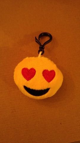 挑选您最喜欢的 Emoji Smiley 钥匙扣/背包夹-