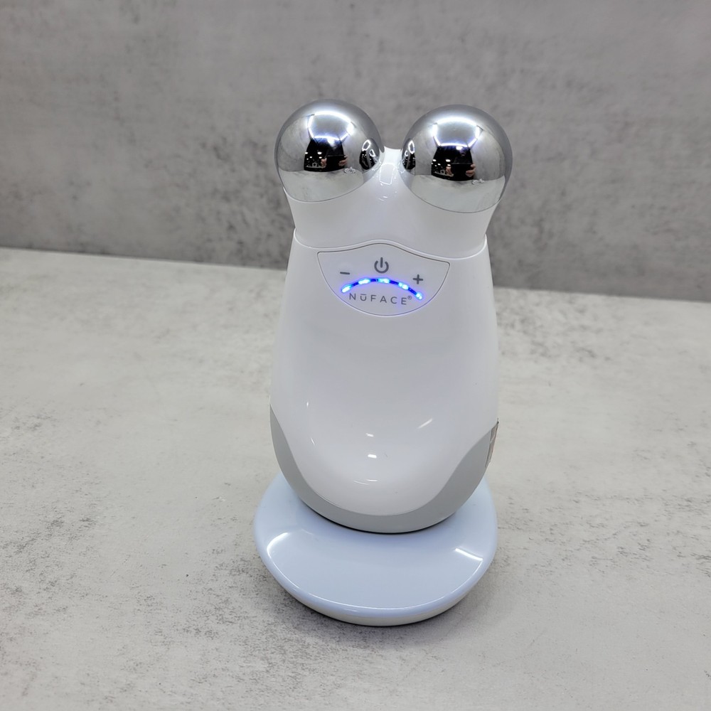 NuFACE Trinity Microcurrent Facial Device Kit - FDA Cleared Face Sculpting ™