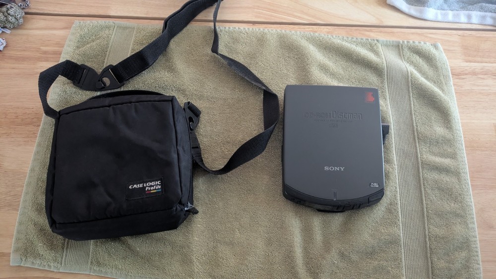 Sony CD-ROM Discman wıth Case