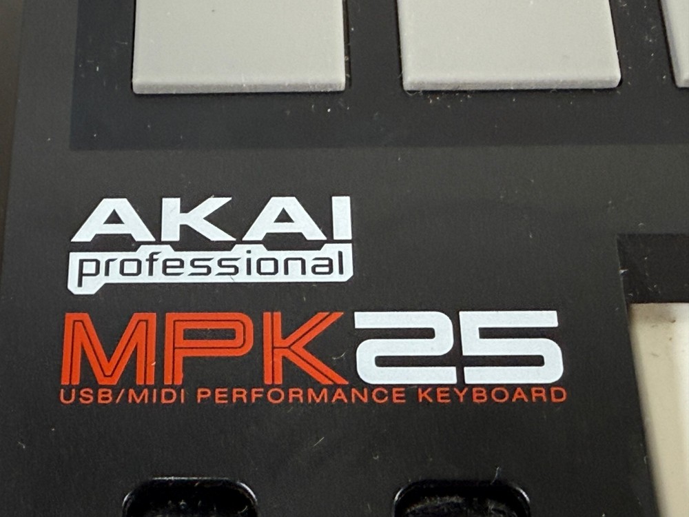 Akai Professional MPK 25 USB Midi Performance Keyboard