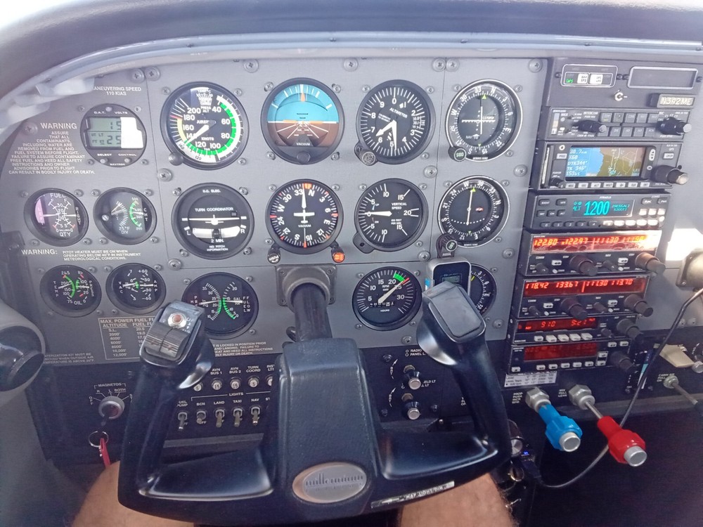 Bendix/King KC-140 2-axis Autopilot Computer with altitude preselect, with tray.
