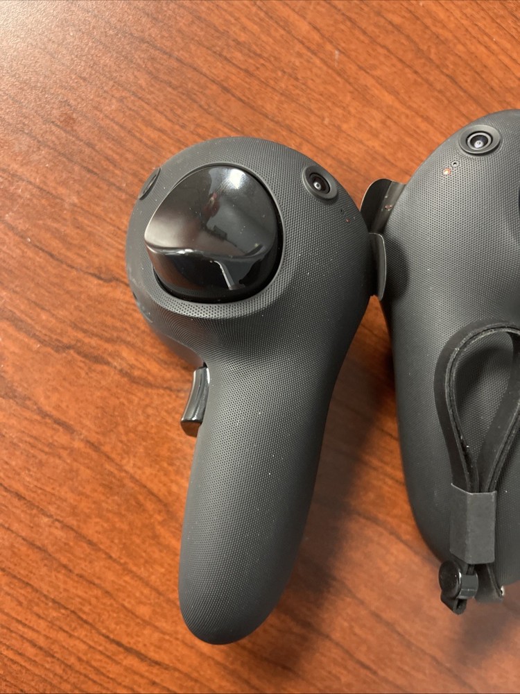 Meta Quest Pro Controllers Left and Right Pair - Good Condition