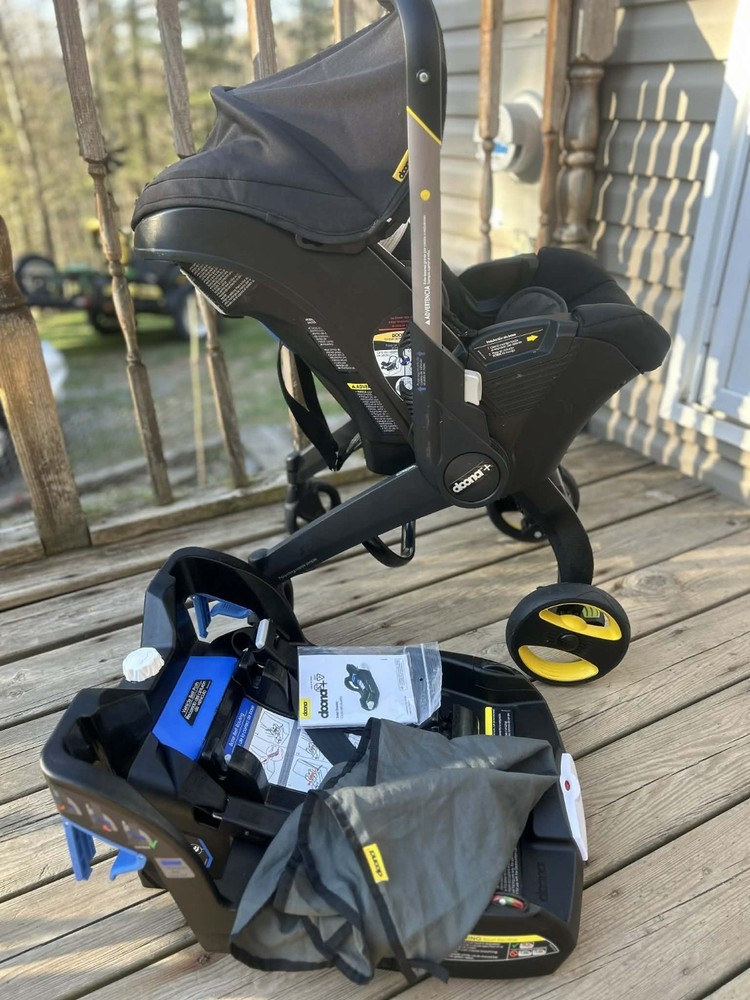 Doona Stroller w/ Nitro Black Canopy & Base & Seat Cover