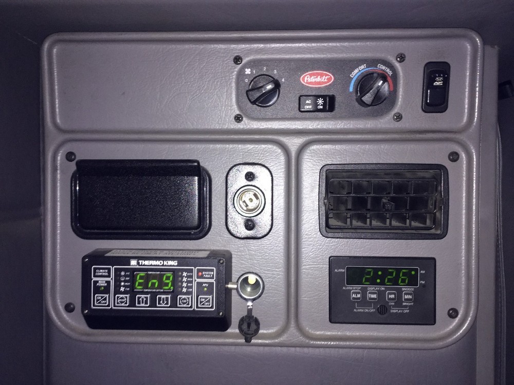 Peterbilt 386 Sleeper Control - Used