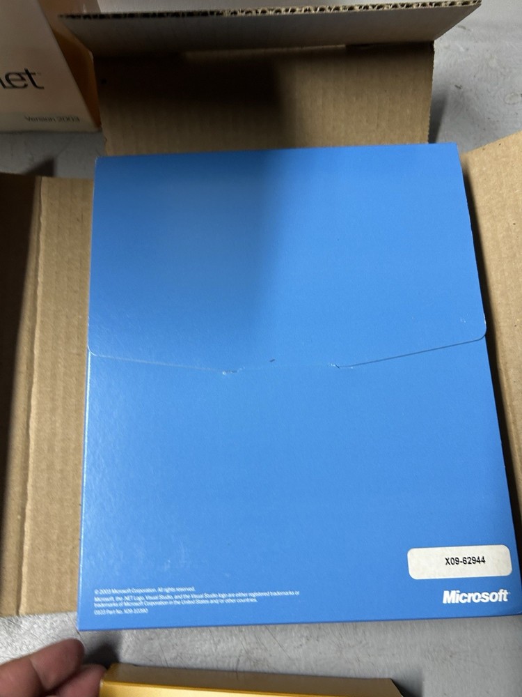 Microsoft Visual Studio .NET Professional 2003 FULL RETAIL SET New Never Used