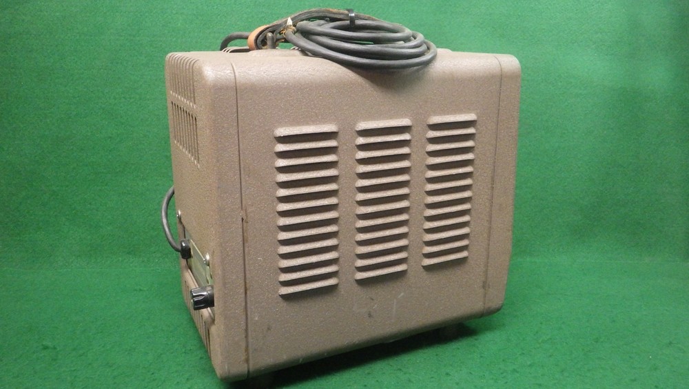 Vintage Hewlett Packard 400D Vacuum Tube Voltmeter Powers On/Untested